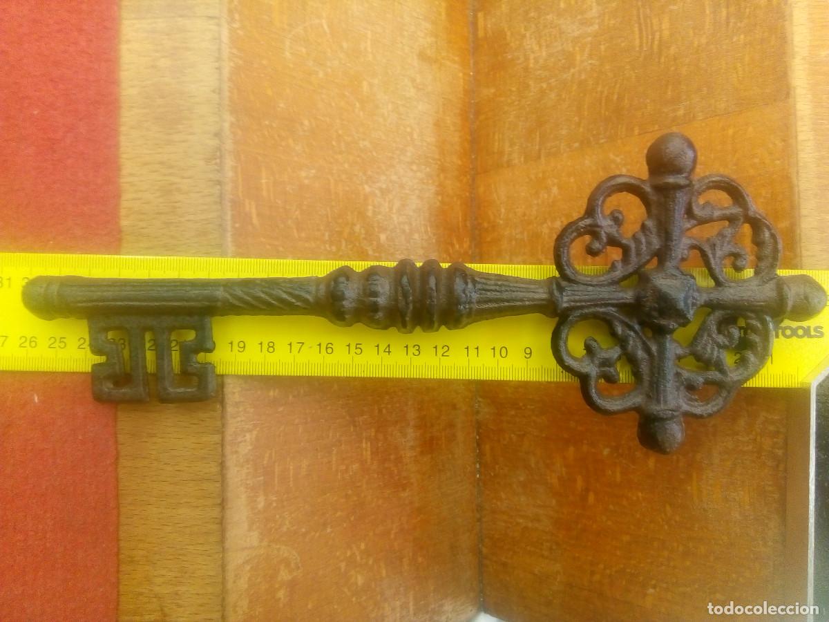 Antig&uuml;edades: LLAVE FORJA GRANDE Y PESADA - Foto 2