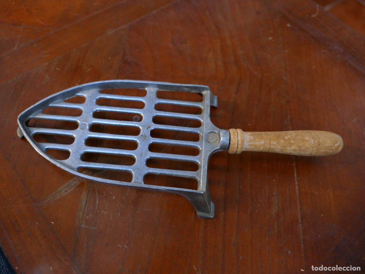Antig&uuml;edades: Antiguo soporte para plancha - Foto 1