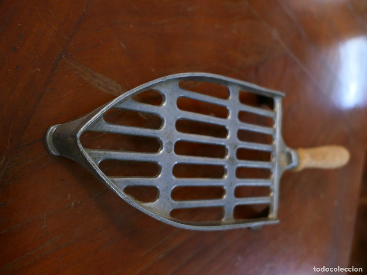 Antig&uuml;edades: Antiguo soporte para plancha - Foto 3