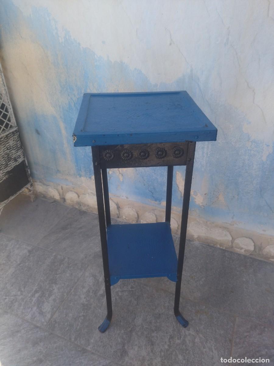 Antig&uuml;edades: Bonito pedestal hecho el forja y chapa. - Foto 1