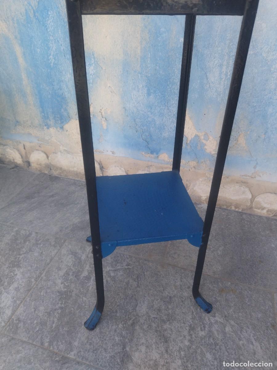 Antig&uuml;edades: Bonito pedestal hecho el forja y chapa. - Foto 5