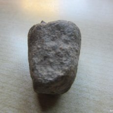 Antigüedades: PESA DE TELAR PLOMO ÉPOCA ROMANA MEDIDAS 2,5 X 2 CM PESO 45 GR