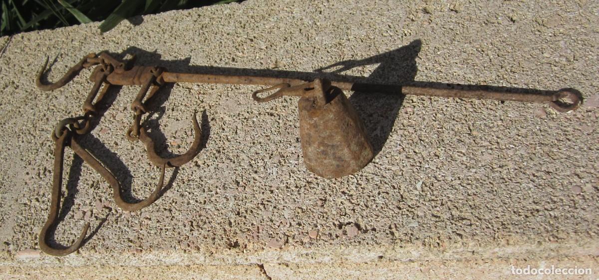 Antig&uuml;edades: Antigua b&aacute;scula balanza romana - Foto 1