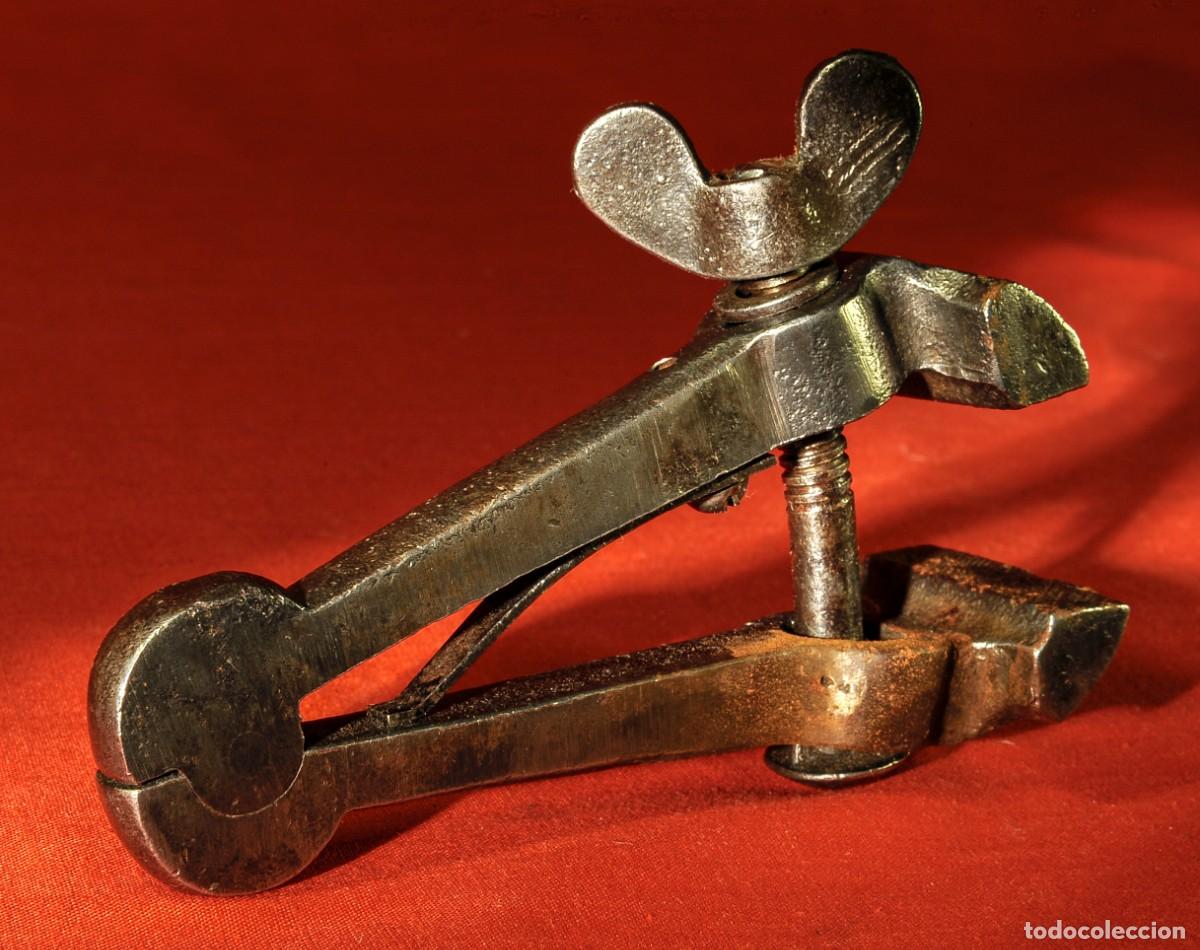 Antig&uuml;edades: Antiguo tornillo de apriete - Foto 4