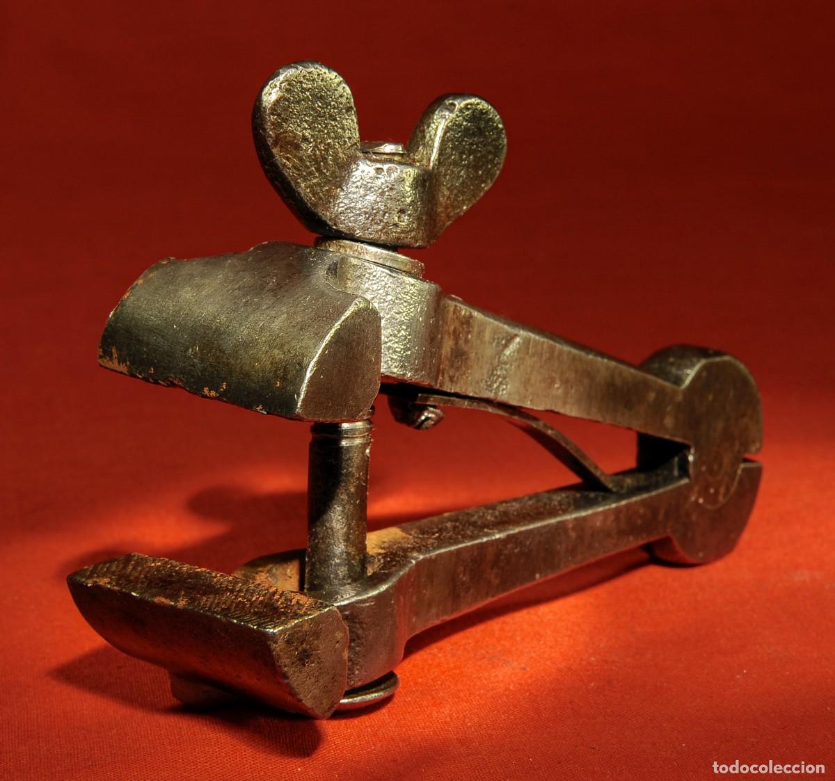 Antig&uuml;edades: Antiguo tornillo de apriete - Foto 6
