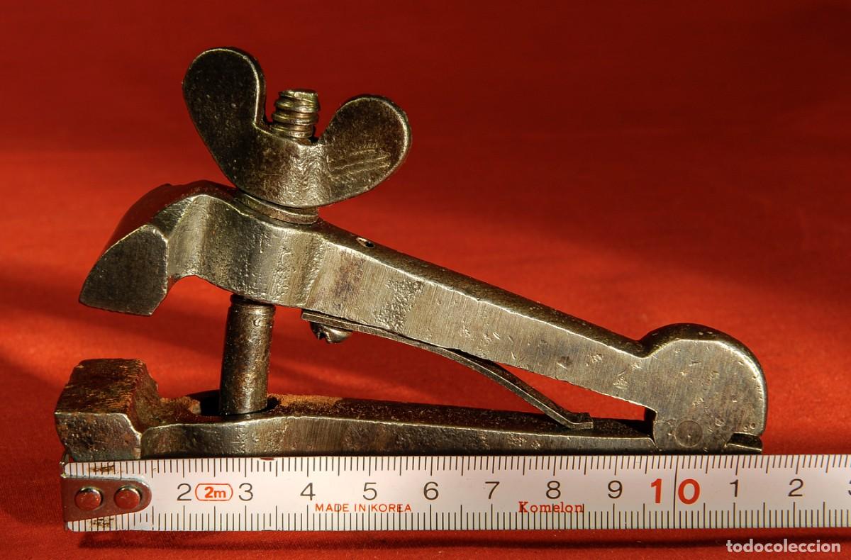 Antig&uuml;edades: Antiguo tornillo de apriete - Foto 7
