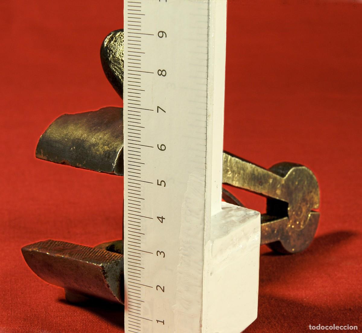Antig&uuml;edades: Antiguo tornillo de apriete - Foto 8
