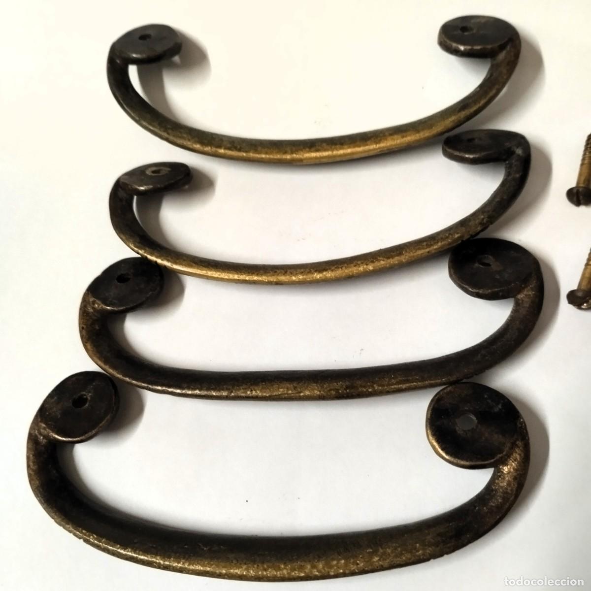 Antig&uuml;edades: 4 tiradores de bronce - Foto 2