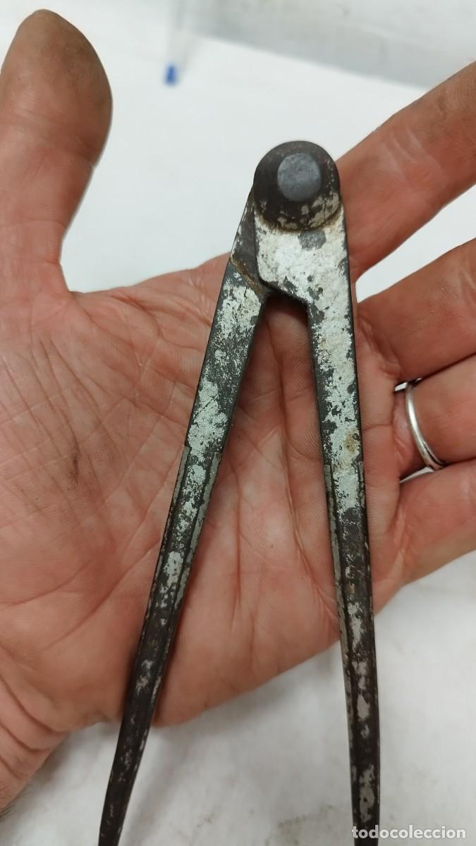Antig&uuml;edades: Antiguo comp&aacute;s de carpintero, herramienta carpinter&iacute;a - Foto 4