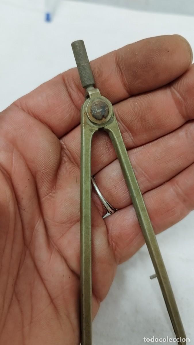 Antig&uuml;edades: Antiguo comp&aacute;s de carpintero, herramienta carpinter&iacute;a - Foto 4