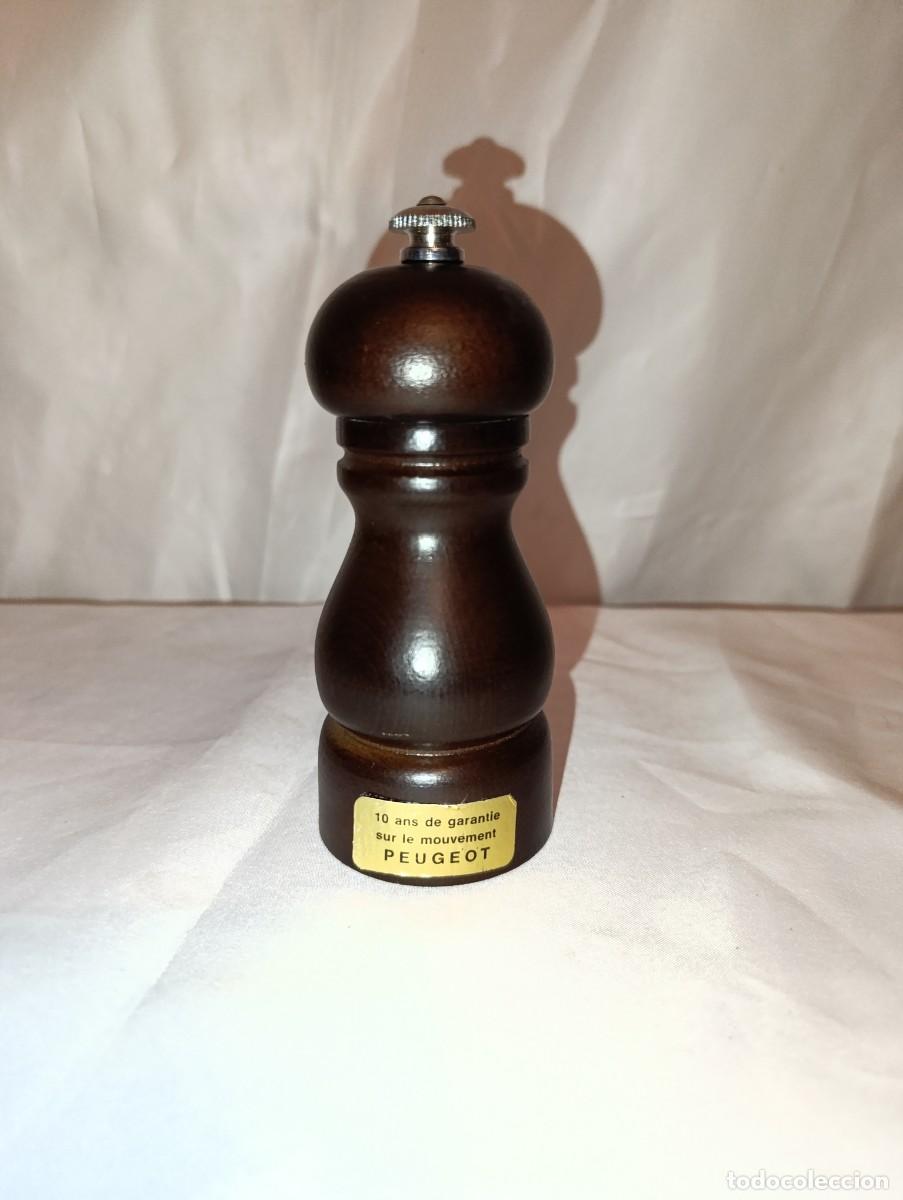 Antig&uuml;edades: Molinillo de pimienta Peugeot de madera - Foto 1
