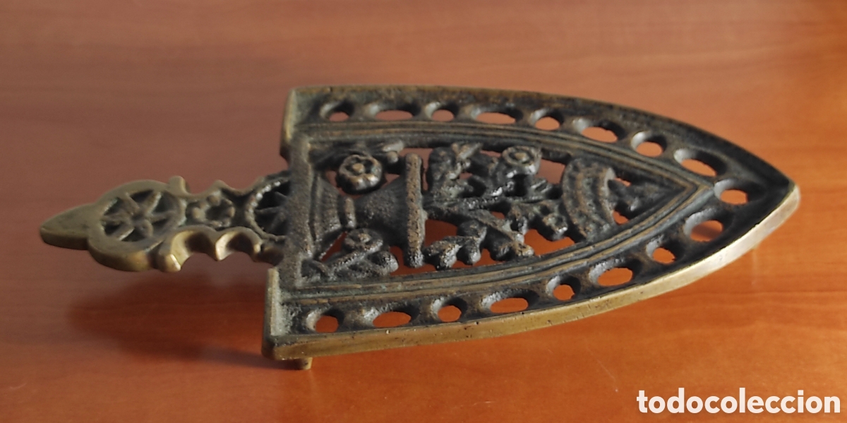 Antig&uuml;edades: ANTIGUO REPOSA PLANCHAS SOPORTE EN BRONCE - Foto 3
