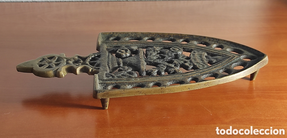 Antig&uuml;edades: ANTIGUO REPOSA PLANCHAS SOPORTE EN BRONCE - Foto 4