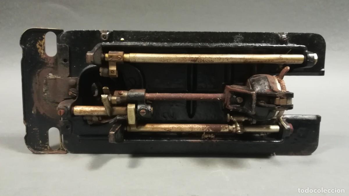 Antig&uuml;edades: MAQUINA DE COSER ALFA - Foto 9