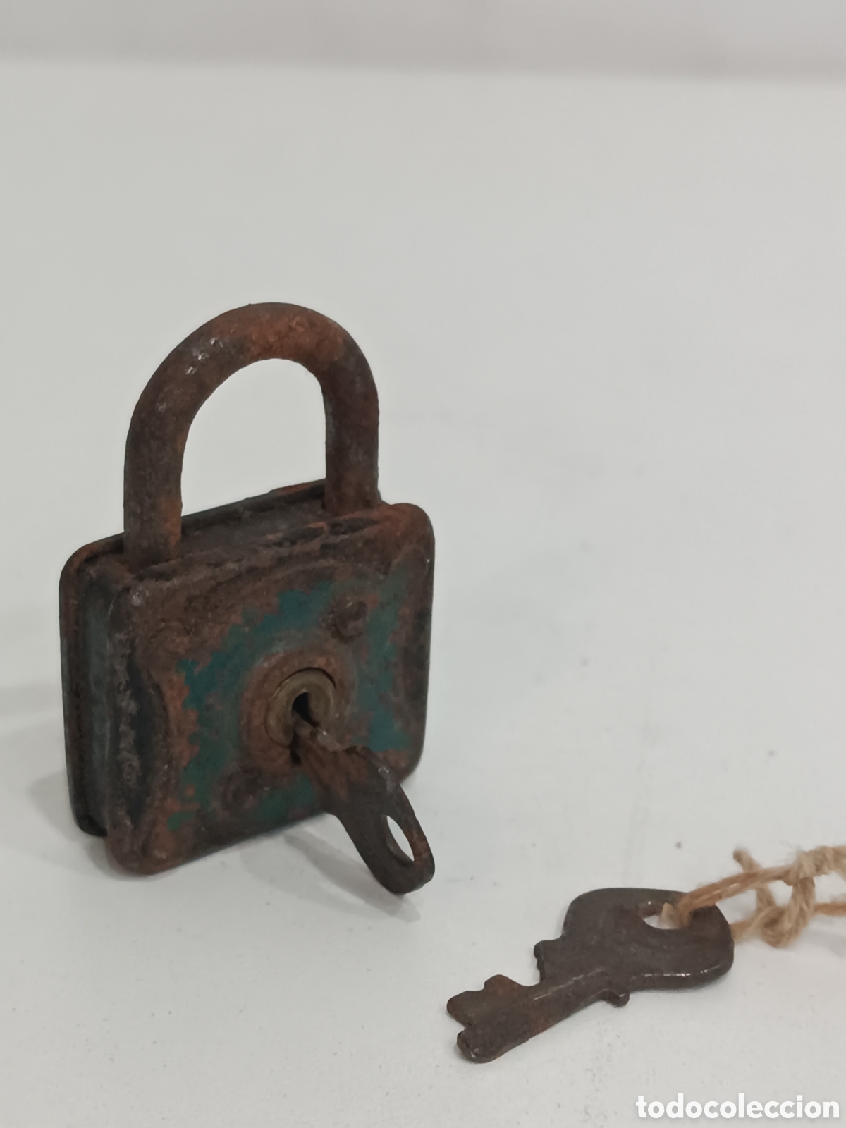 Antig&uuml;edades: ANTIGUO CANDADO DE FORJA, FORMA CUADRADA - Foto 2