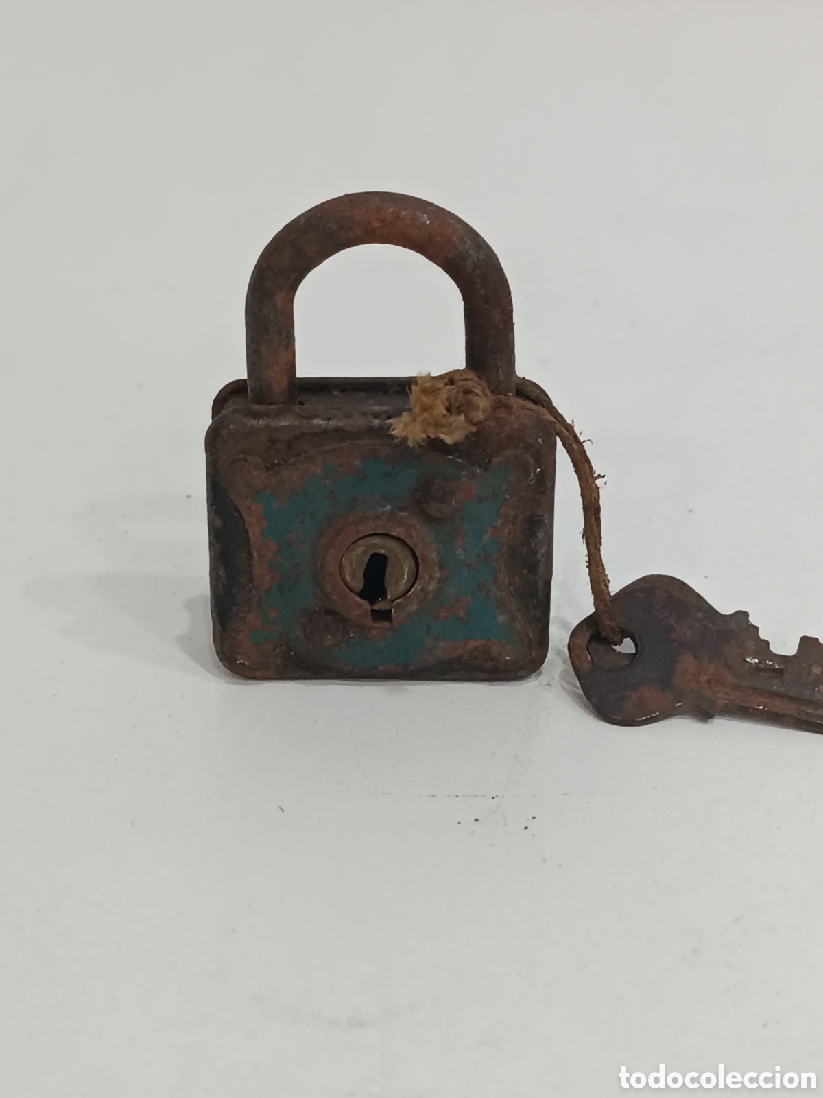 Antig&uuml;edades: ANTIGUO CANDADO DE FORJA, FORMA CUADRADA - Foto 1