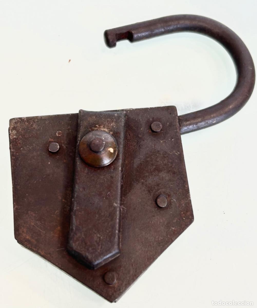 Antig&uuml;edades: ANTIGUO CANDADO HIERRO TRIANGULAR-8 CMS CON AUTO PROTECCI&Oacute;N -SIN LLAVE - Foto 2