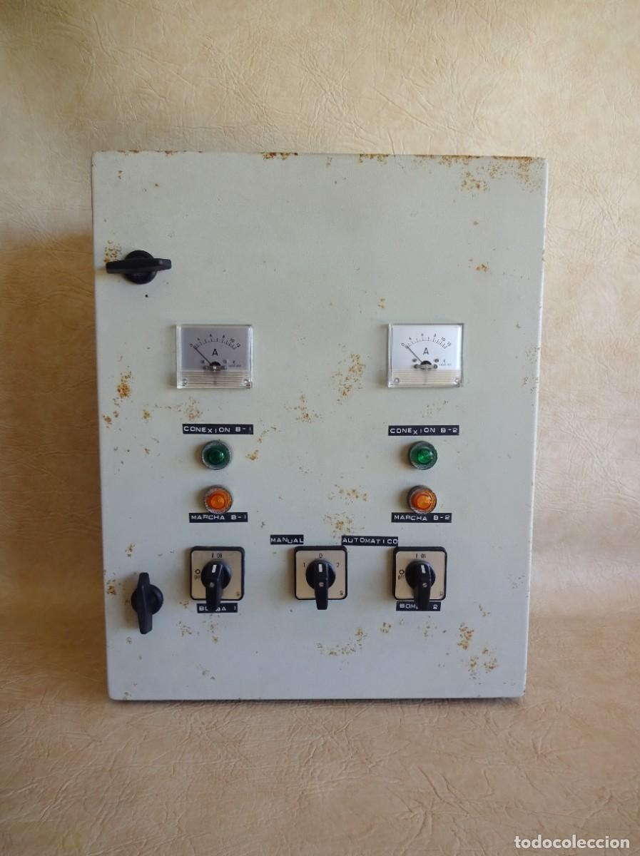 Antig&uuml;edades: caja electrica industrial con interruptores y componentes - Foto 1