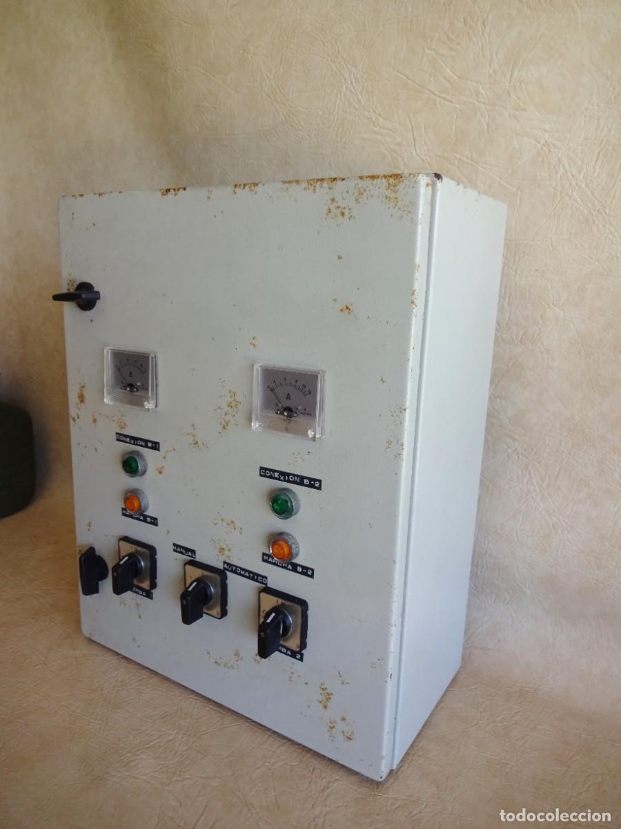 Antig&uuml;edades: caja electrica industrial con interruptores y componentes - Foto 3