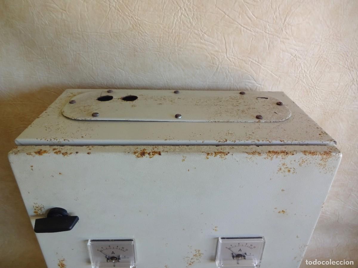 Antig&uuml;edades: caja electrica industrial con interruptores y componentes - Foto 4