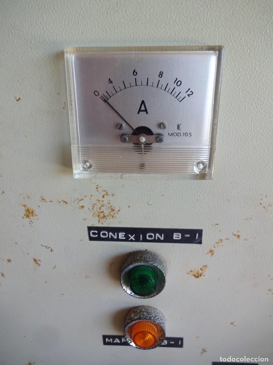 Antig&uuml;edades: caja electrica industrial con interruptores y componentes - Foto 5