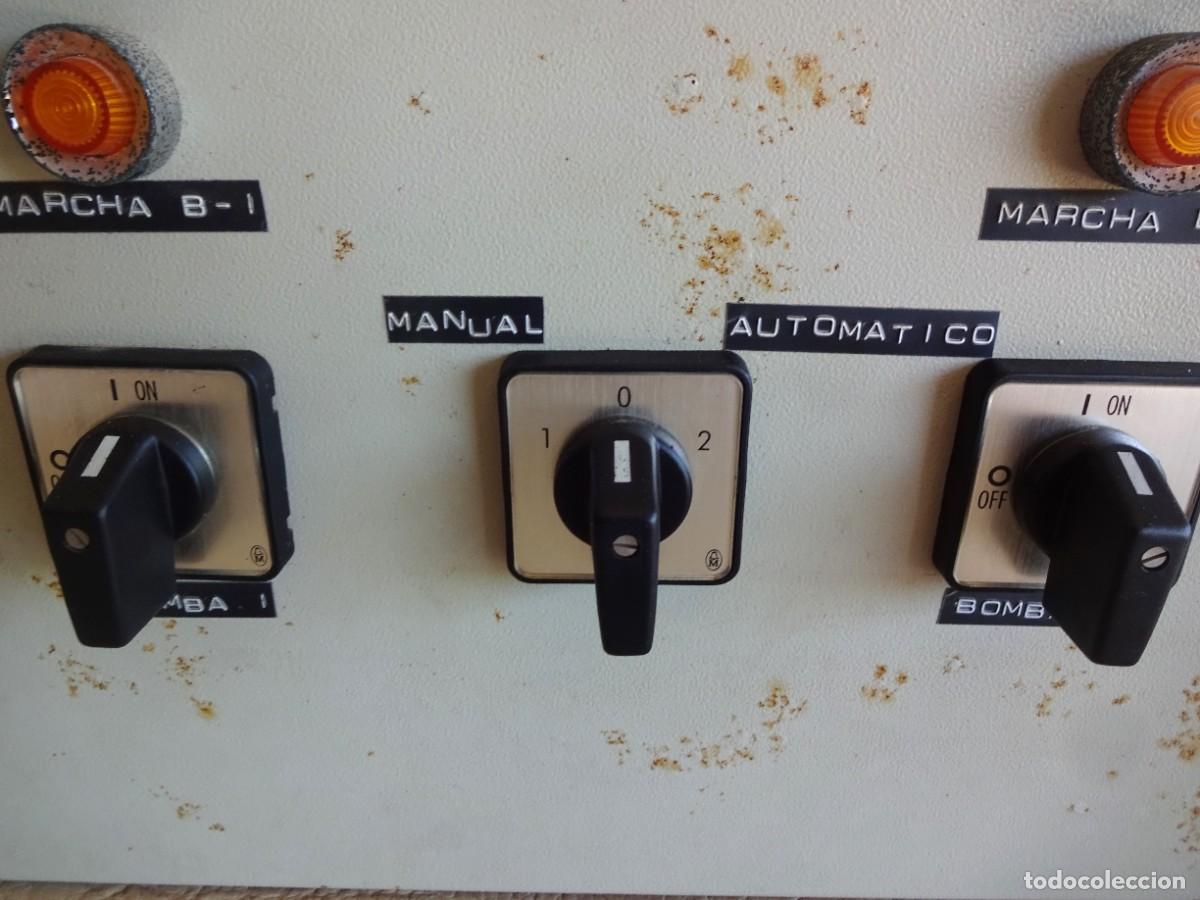 Antig&uuml;edades: caja electrica industrial con interruptores y componentes - Foto 6