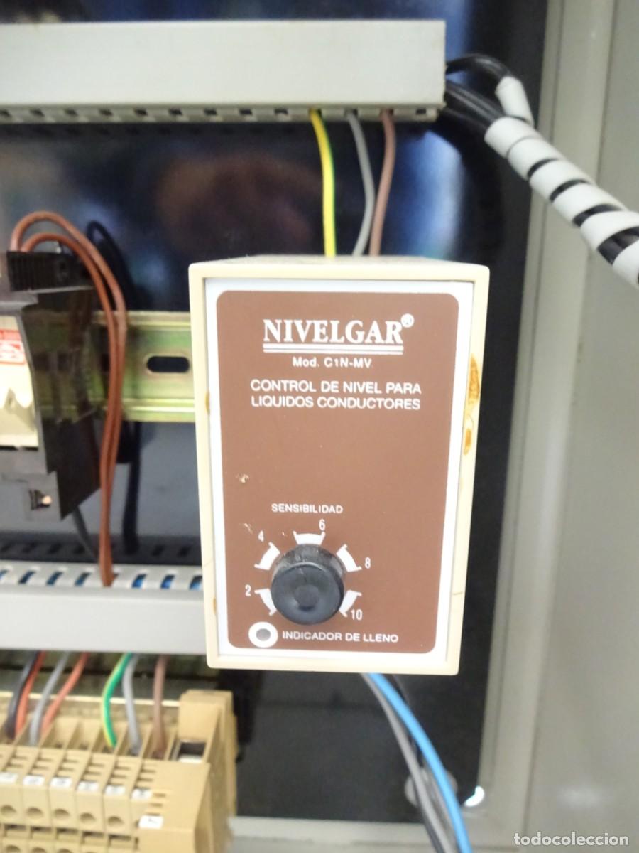 Antig&uuml;edades: caja electrica industrial con interruptores y componentes - Foto 8