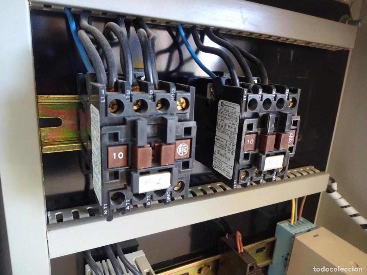 Antig&uuml;edades: caja electrica industrial con interruptores y componentes - Foto 9