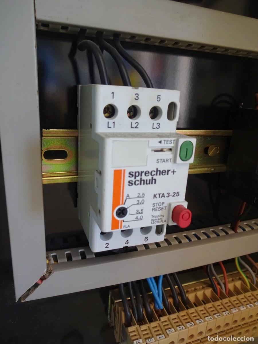 Antig&uuml;edades: caja electrica industrial con interruptores y componentes - Foto 10