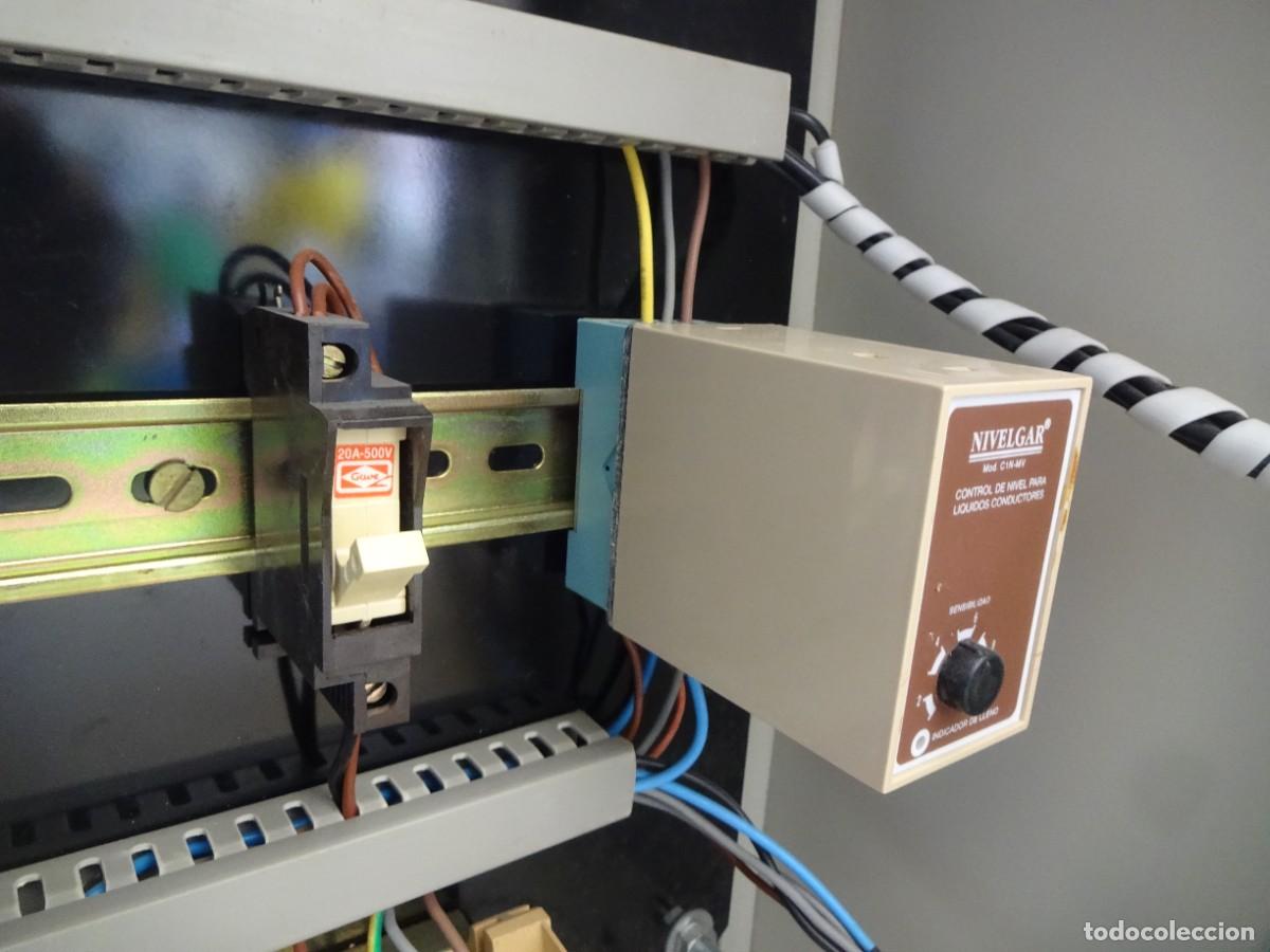 Antig&uuml;edades: caja electrica industrial con interruptores y componentes - Foto 11