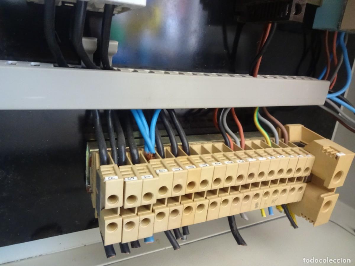 Antig&uuml;edades: caja electrica industrial con interruptores y componentes - Foto 12