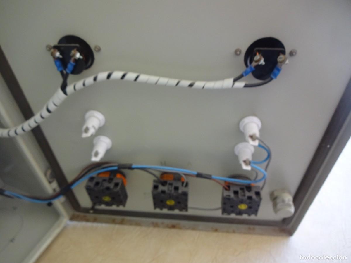 Antig&uuml;edades: caja electrica industrial con interruptores y componentes - Foto 13