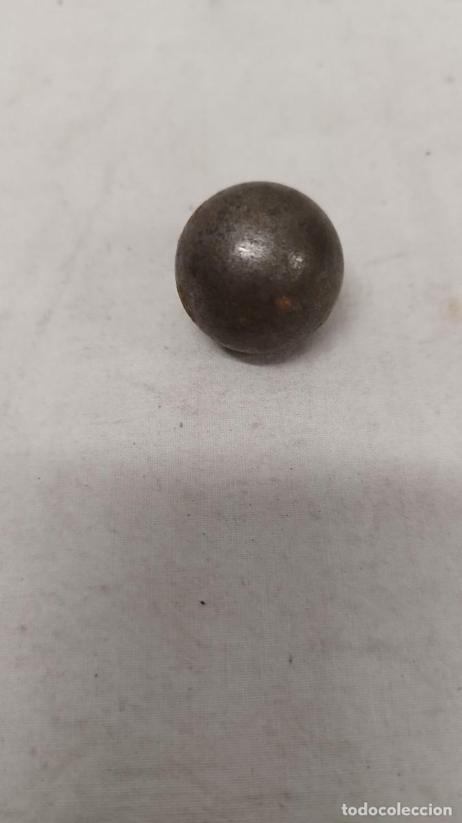 Antig&uuml;edades: Antigua bola de hierro - Foto 2