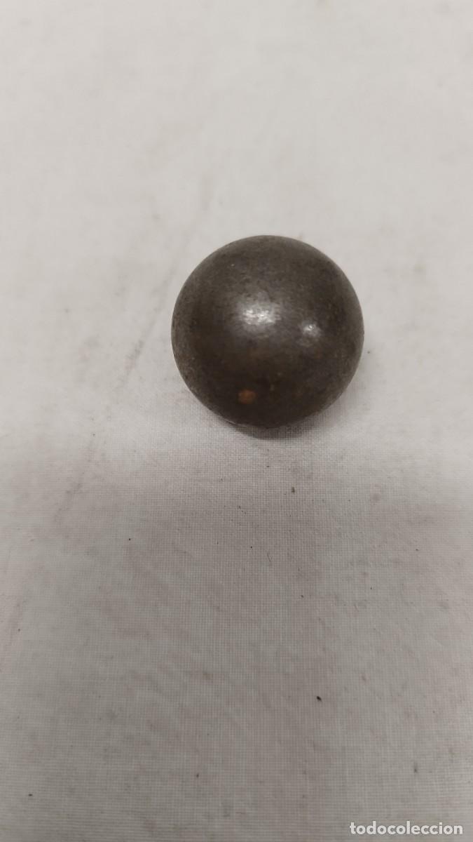 Antig&uuml;edades: Antigua bola de hierro - Foto 3