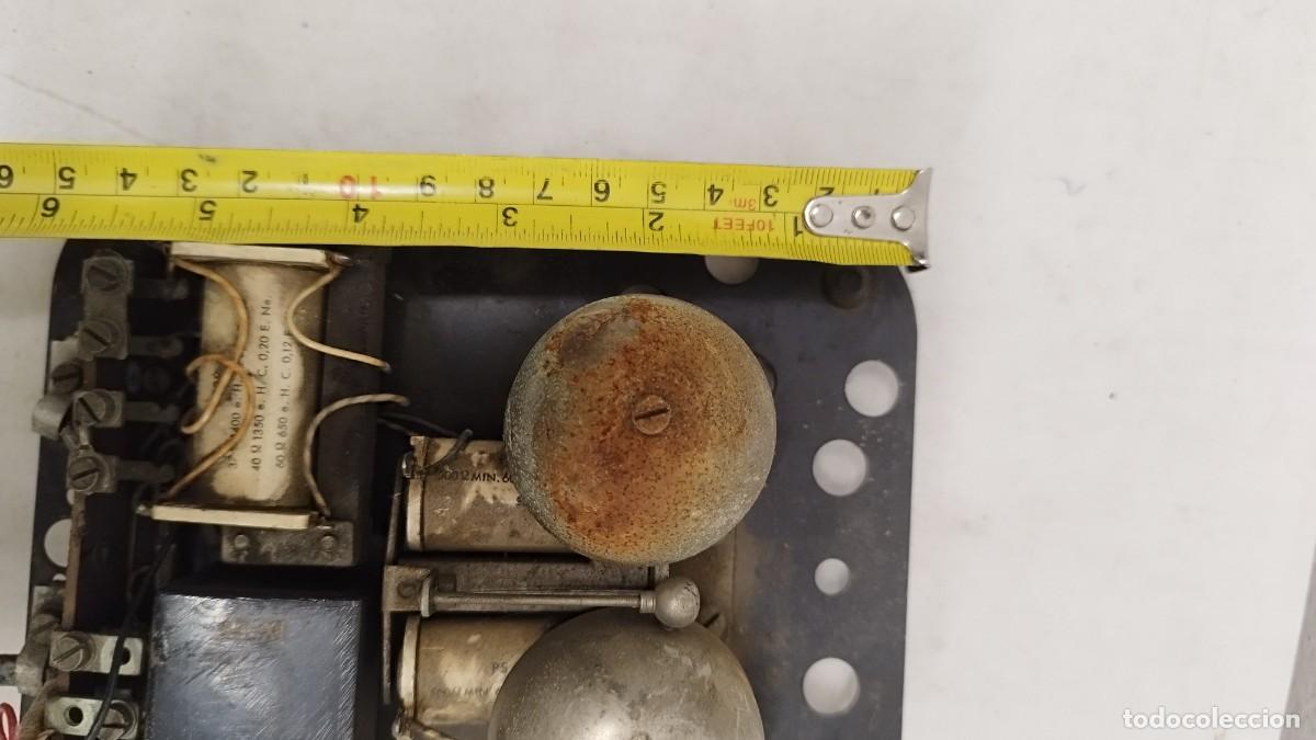 Tel&eacute;fonos: Maquinaria interior de un antiguo tel&eacute;fono de pared, - Foto 6