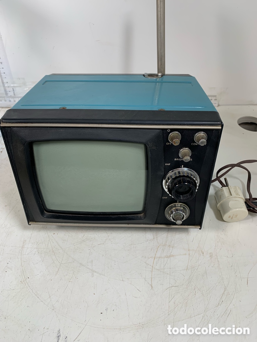 Antiguidades: 01_ Televisor portátil ruso Tento