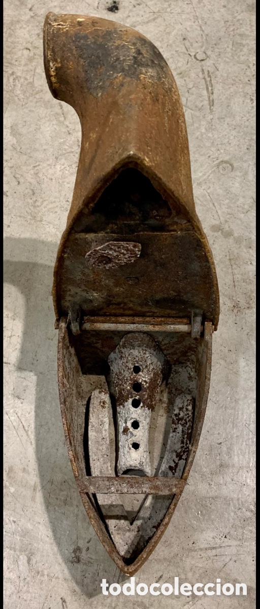 Antig&uuml;edades: Plancha de carb&oacute;n. Hierro. 1900&rsquo;. - Foto 4