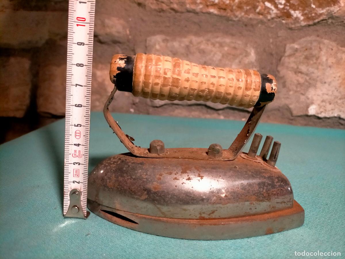 Antig&uuml;edades: Antigua plancha el&eacute;ctrica con mango de madera - Foto 4