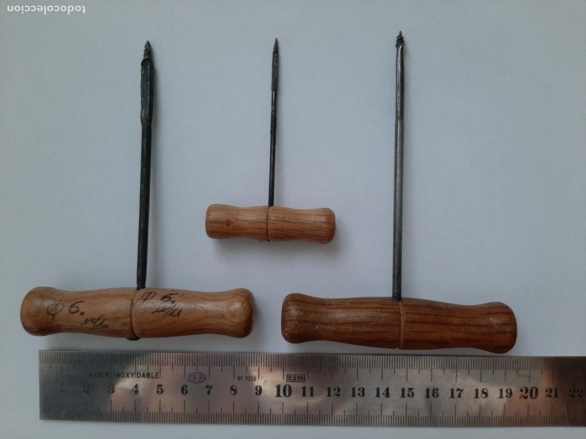 Antig&uuml;edades: 3 BARRENAS CARPINTERO, MANGOS DE MADERA - Foto 1