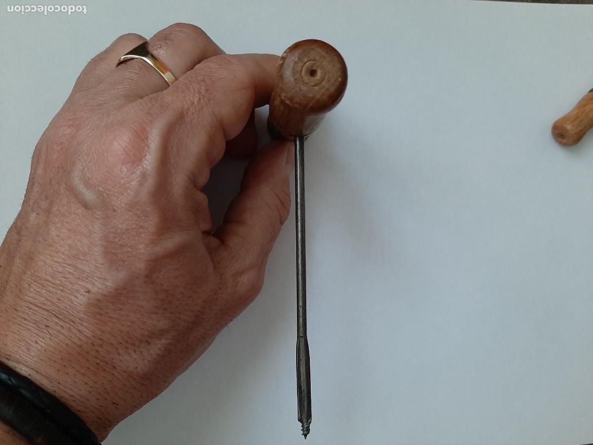 Antig&uuml;edades: 3 BARRENAS CARPINTERO, MANGOS DE MADERA - Foto 7