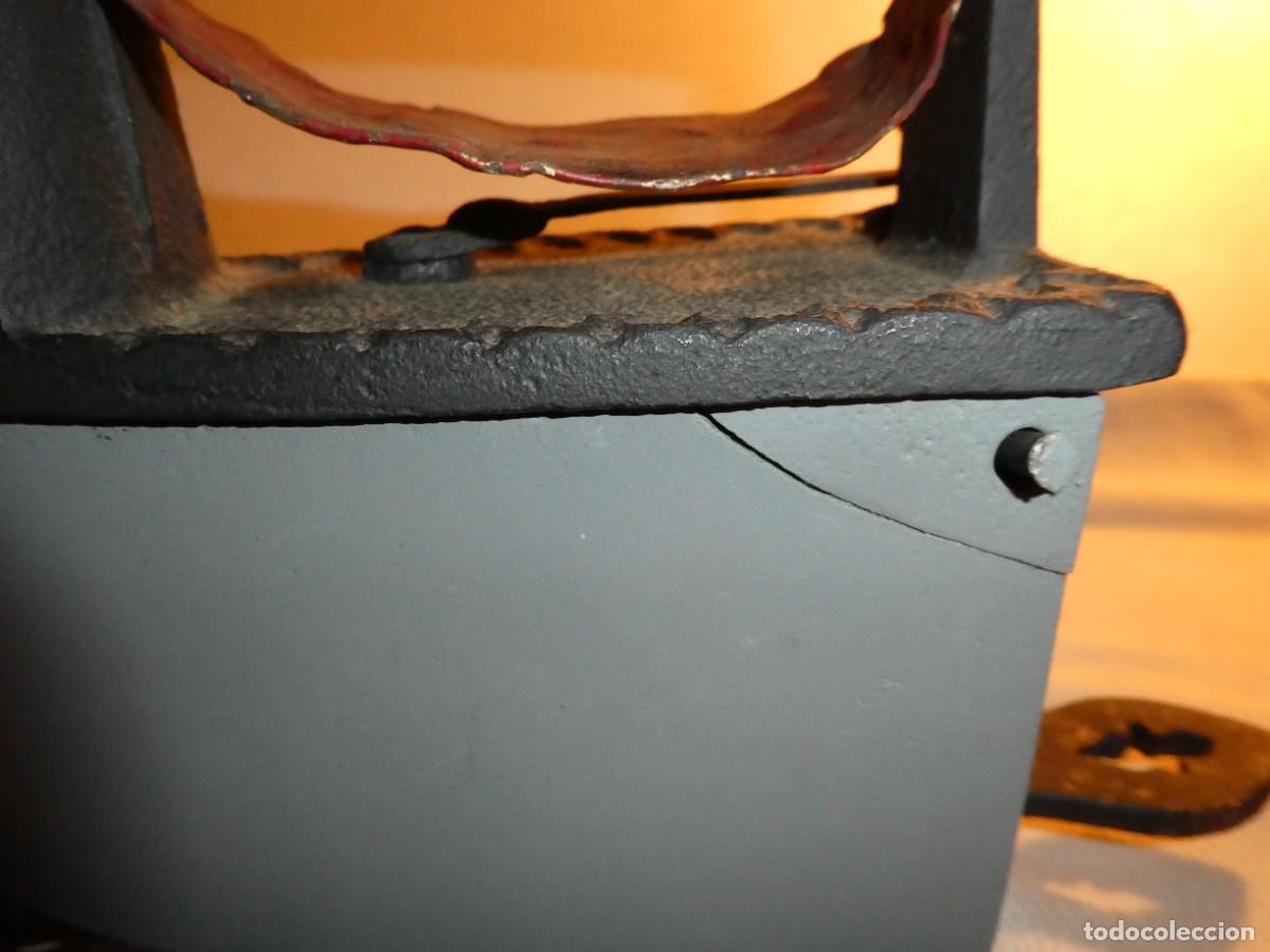 Antig&uuml;edades: PLANCHA CON CHIMENEA FRONTAL - Foto 9