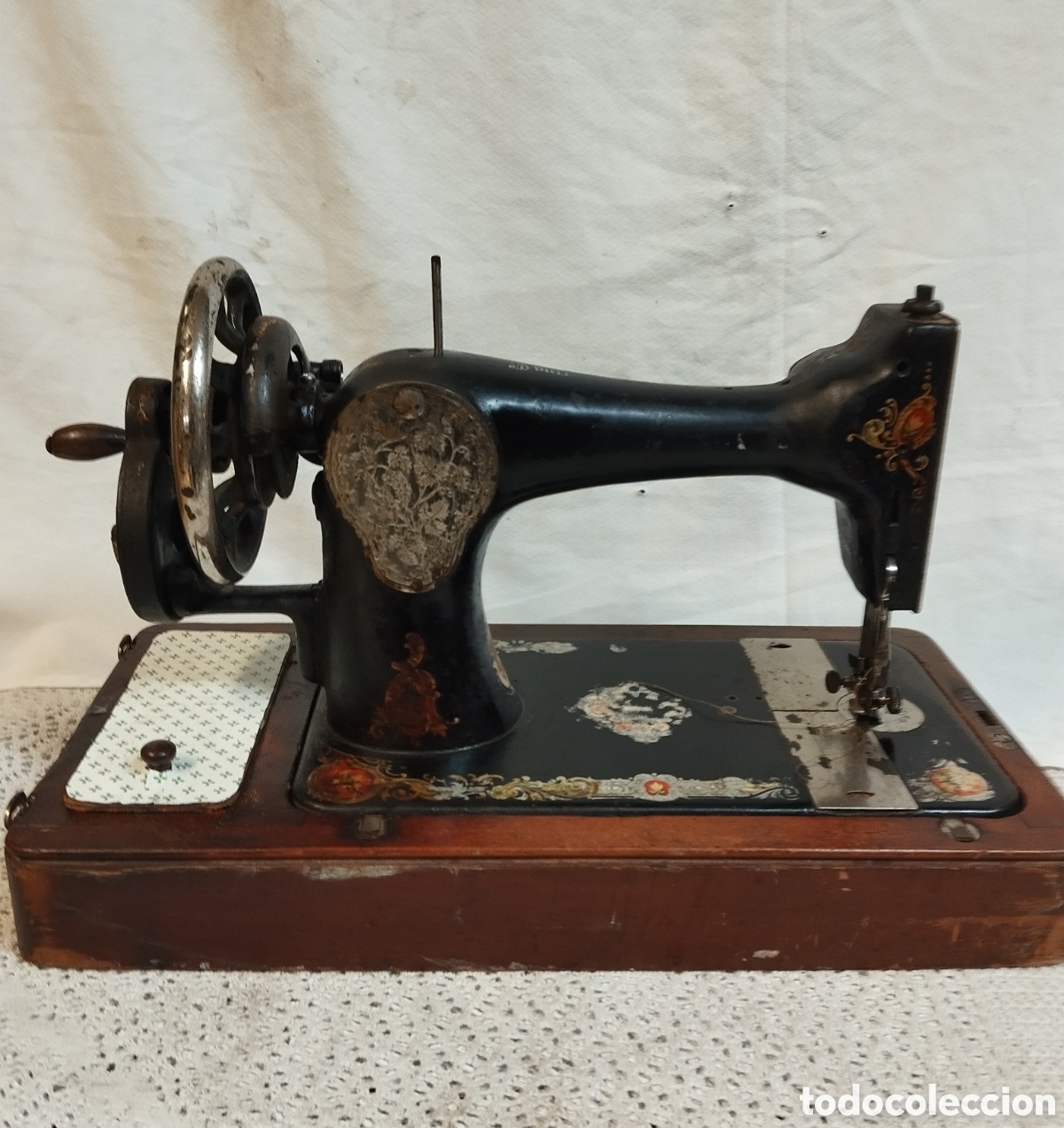 Antig&uuml;edades: Singer de maleta - Foto 2
