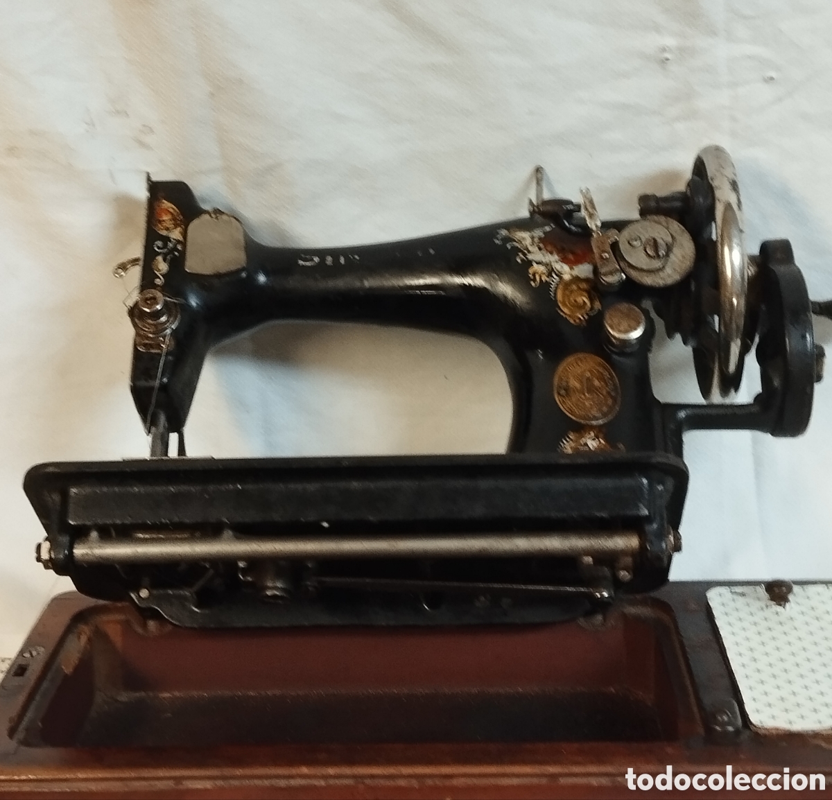 Antig&uuml;edades: Singer de maleta - Foto 16