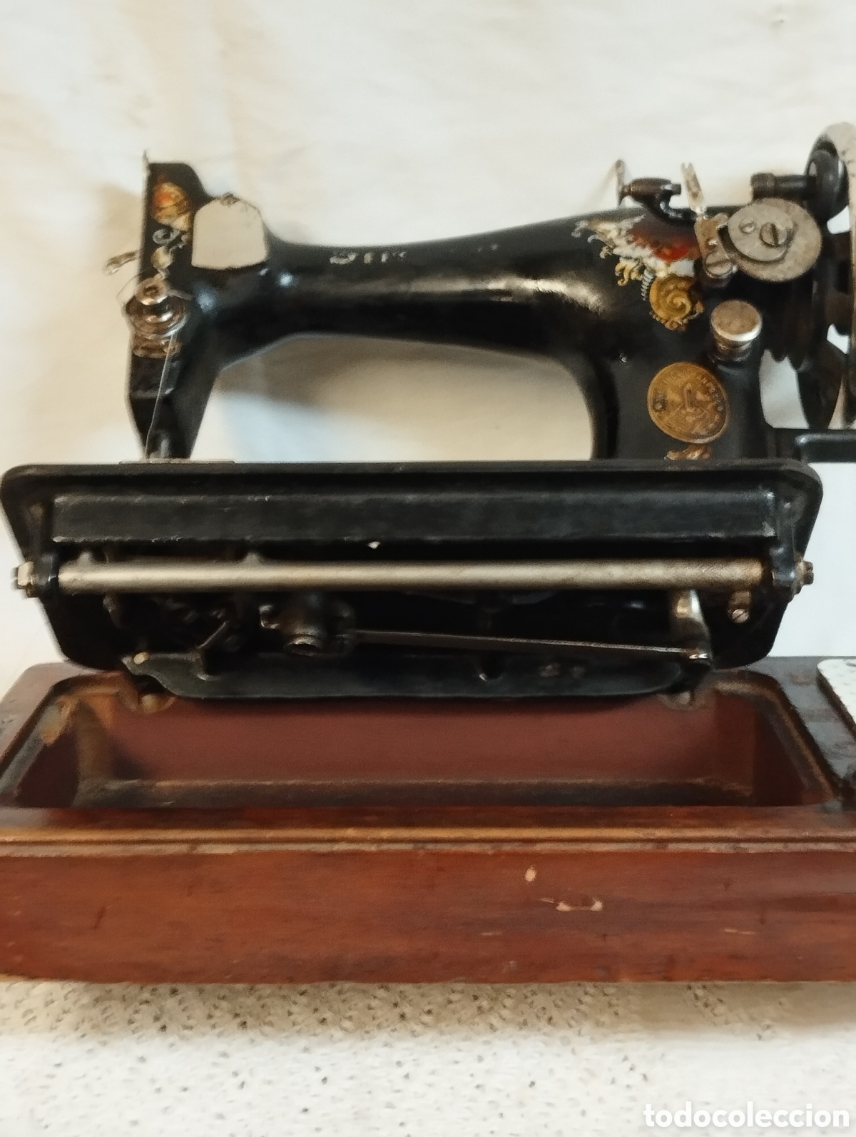 Antig&uuml;edades: Singer de maleta - Foto 17