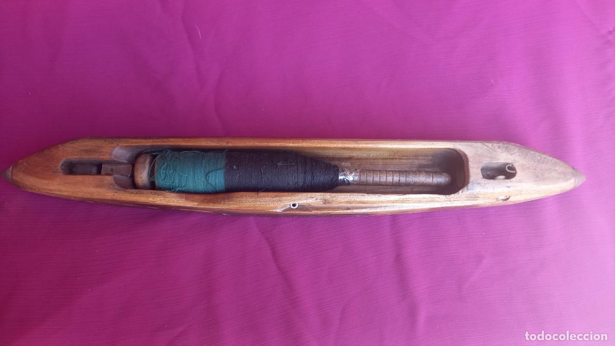 Antig&uuml;edades: GRAN LANZADERA TEXTIL (49cm). - Foto 3