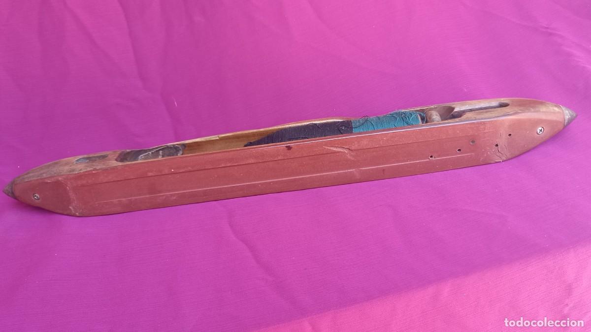 Antig&uuml;edades: GRAN LANZADERA TEXTIL (49cm). - Foto 9