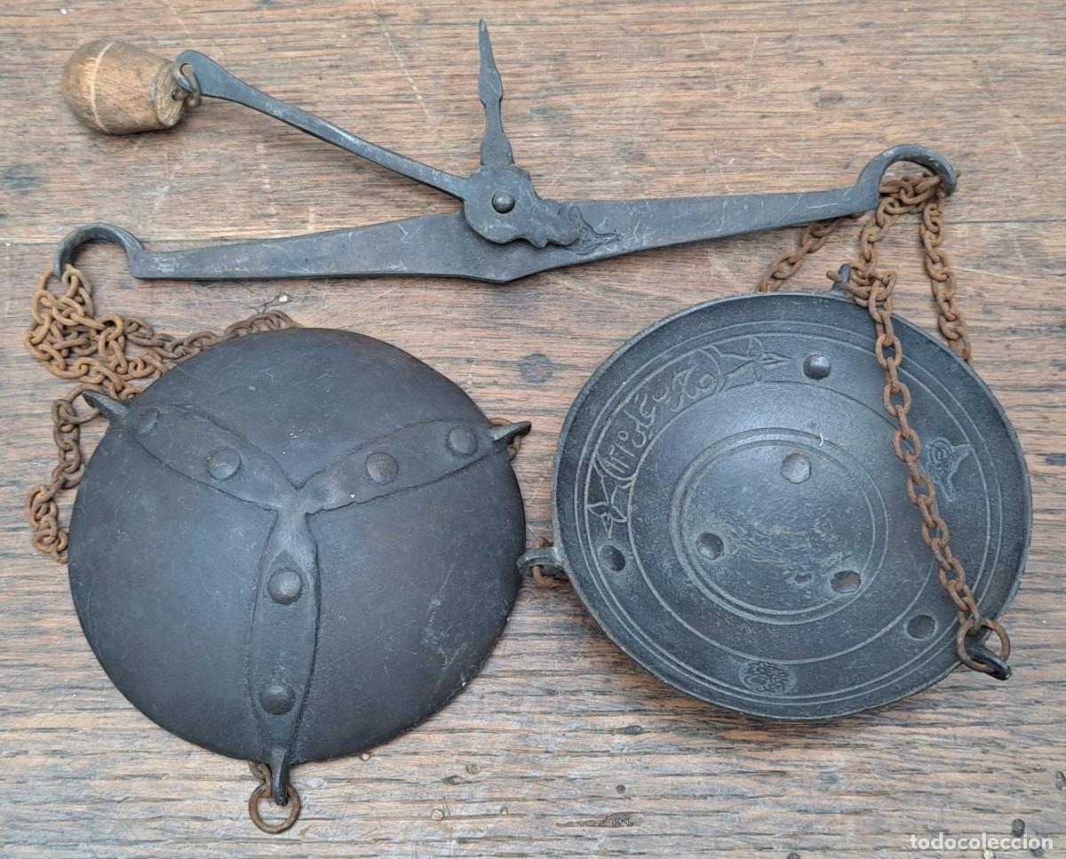 Antig&uuml;edades: Peque&ntilde;a balanza de bronce para pesar especias - Foto 4