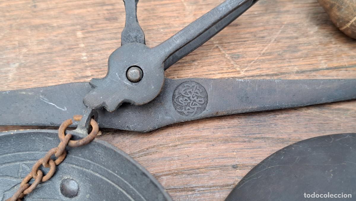 Antig&uuml;edades: Peque&ntilde;a balanza de bronce para pesar especias - Foto 6