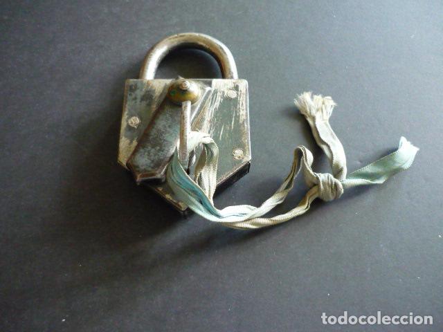 Antig&uuml;edades: ANTIGUO CANDADO CON LLAVE FUNCIONA 10 X 5 CMTS - Foto 1