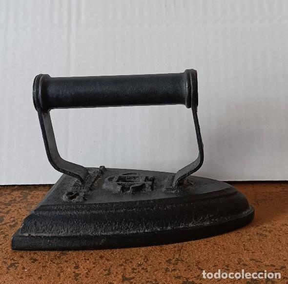 Antig&uuml;edades: Plancha antigua. - Foto 1